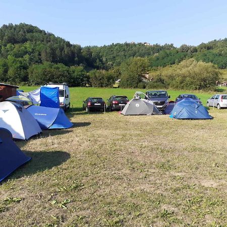 Hotel Dragacevska Avlija - Camp Guča Exterior foto