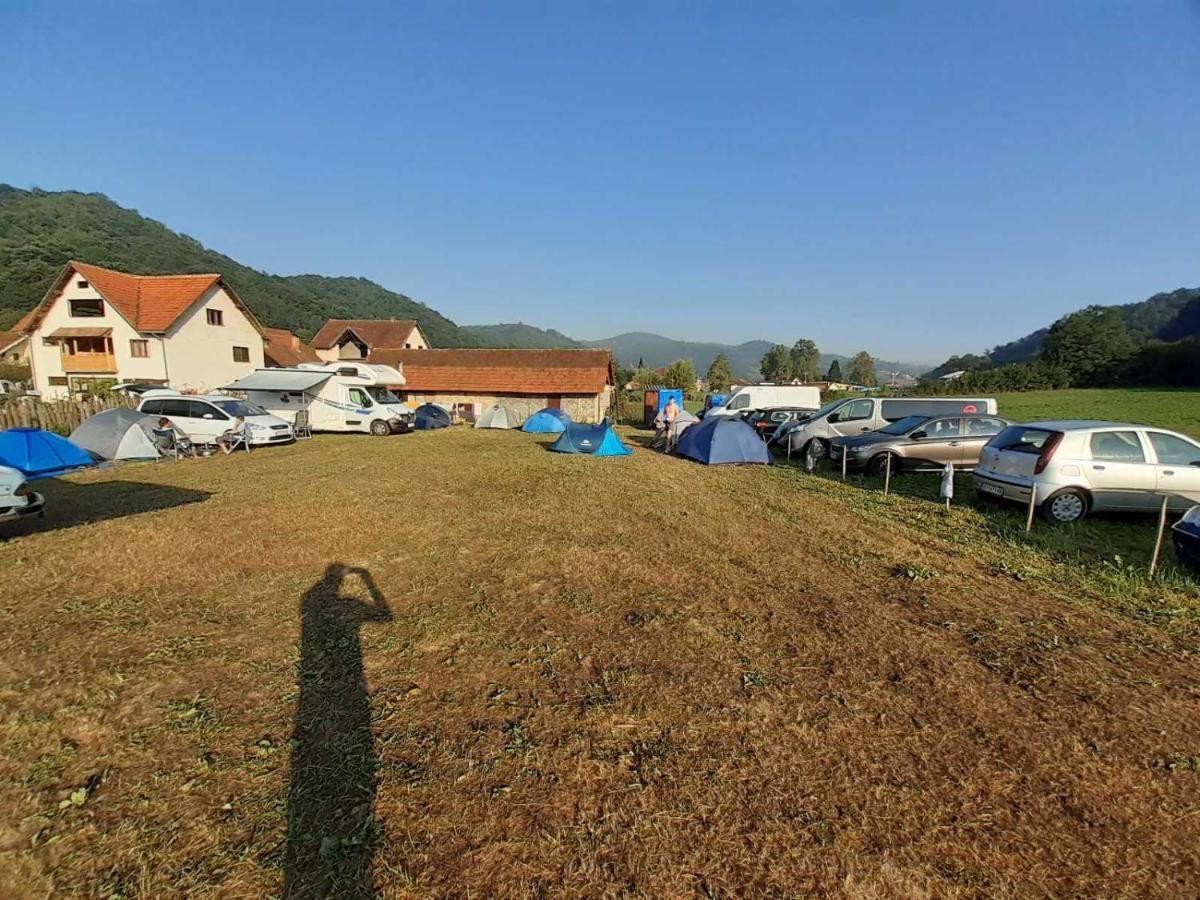 Hotel Dragacevska Avlija - Camp Guča Exterior foto