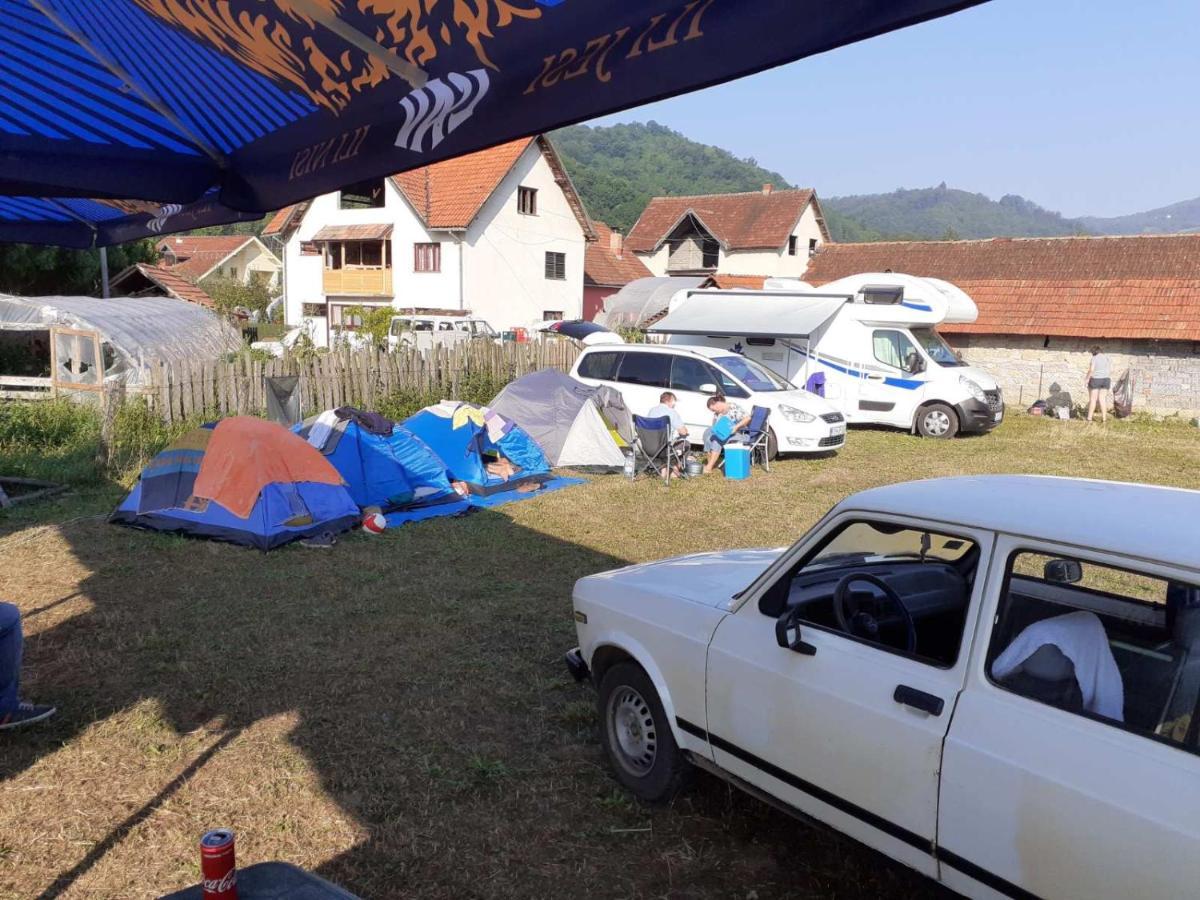 Hotel Dragacevska Avlija - Camp Guča Exterior foto