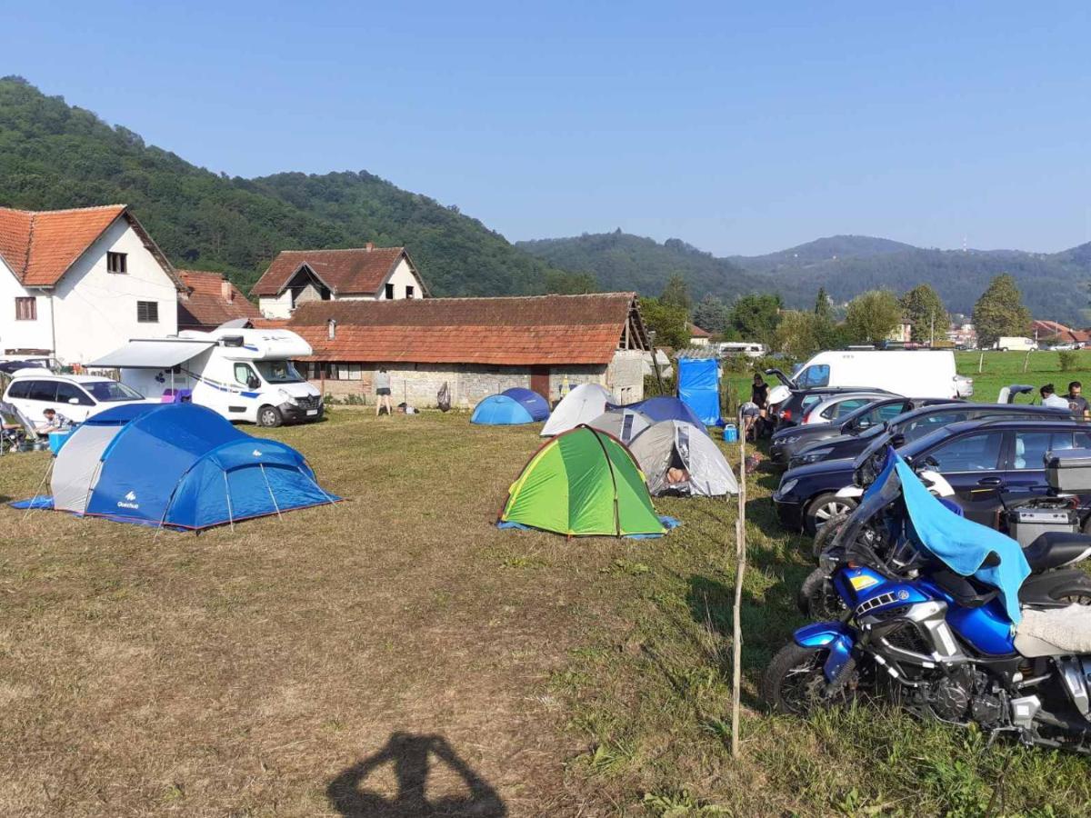 Hotel Dragacevska Avlija - Camp Guča Exterior foto